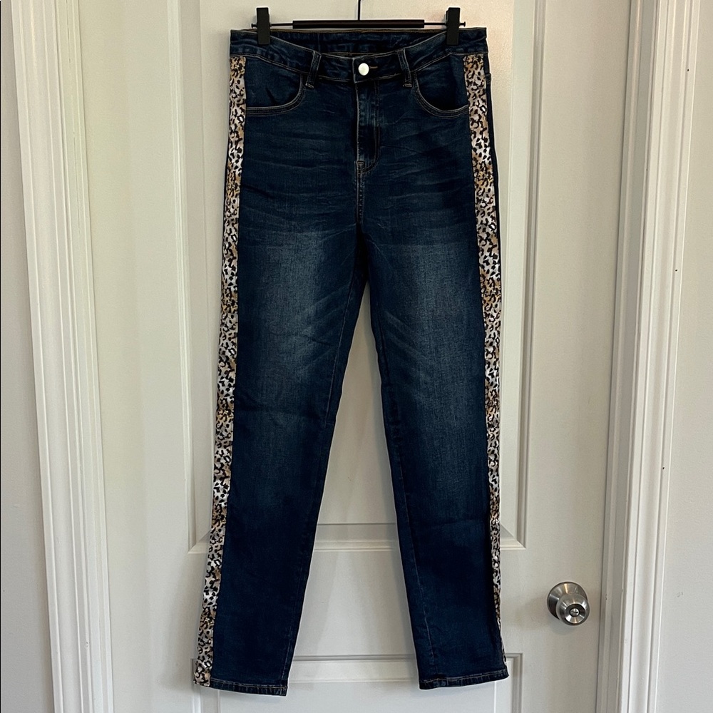 Frank Lyman animal print accent jeans size 6